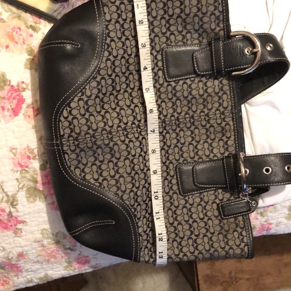 💲⚡️Coach tote L35-6383 ‼️EUC AND ROOMY AND GREAT FOR ANY OCCASIONS ‼️SALE - Picture 6 of 11